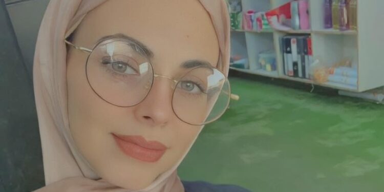 “آخِر الأحياء أنا” للشاعرة ريما العبلي. 