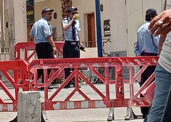 كيرسيرفس. الشمس حارقه ورجال الامن بالكرنك الدولى بشر .