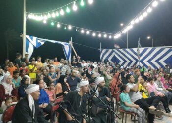 شاطئ جمصة يستقبل استعراضات فرقة ملوي الشعبية