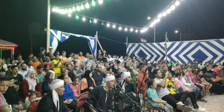 شاطئ جمصة يستقبل استعراضات فرقة ملوي الشعبية