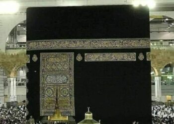 طريقة غسل بيت الله الحرام ..