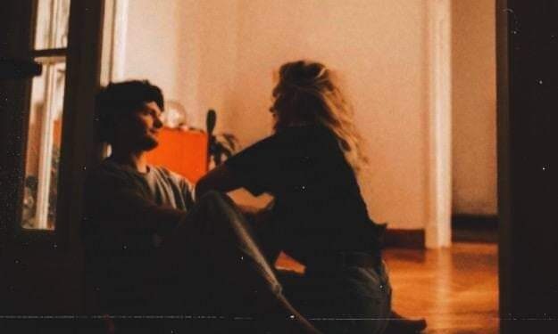 « برا حدود الفلسفة » للشاعرة منى حمودة …