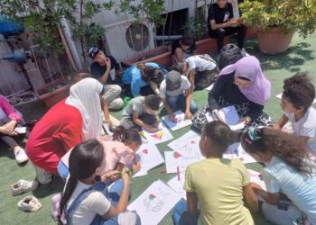 أتوبيس الفن الجميل يصطحب أطفال روضة السيدة زينب