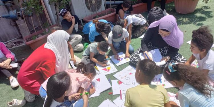 أتوبيس الفن الجميل يصطحب أطفال روضة السيدة زينب