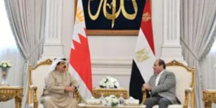 الرئيس السيسي يستقبل ملك البحرين بمدينة العلمين الجديدة