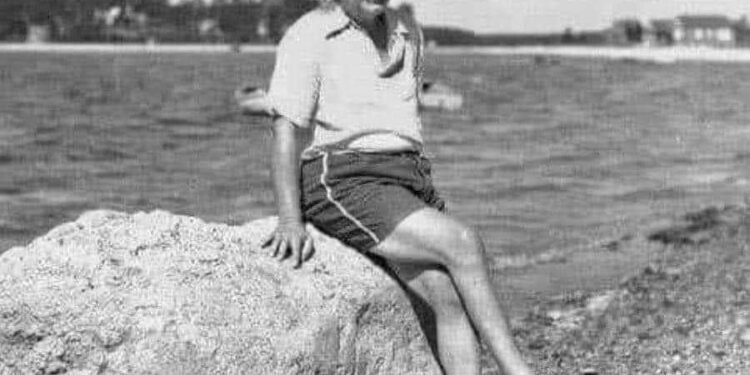 جائزة نوبل للفيزياء للعالم أينشتاين …