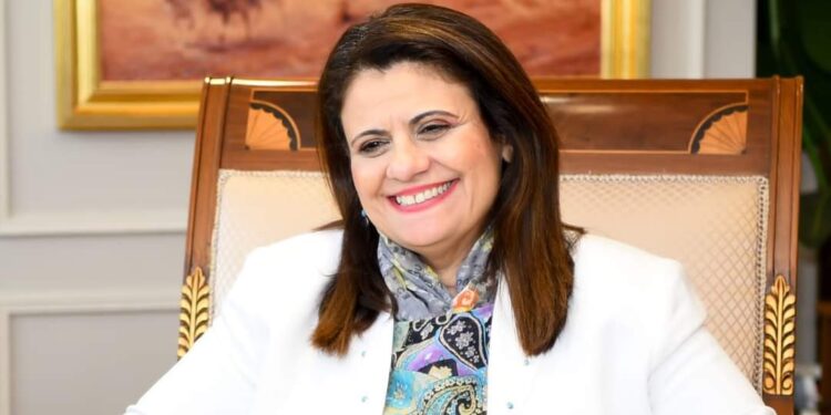 وزيرة الهجرة تتابع أعمال لجنة “سيارات المصريين بالخارج”