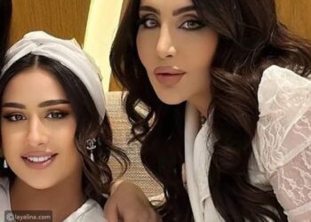 شيماء علي تعلم فرح الهادي كيفية الاهتمام بمولودها الجديد