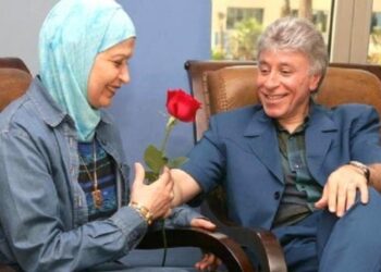 حكاية حب إبراهيم الفقي وزوجته.. «اشتغل جرسون عشان يرضيها»
