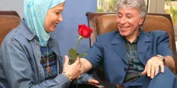 حكاية حب إبراهيم الفقي وزوجته.. «اشتغل جرسون عشان يرضيها»