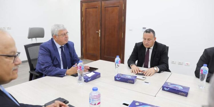 وزير التعليم العالي يتابع منظومة العمل بمراكز التميز بالجامعات