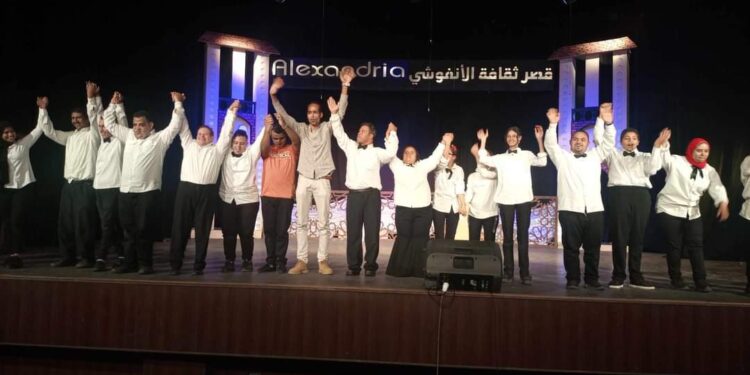فرقة فنون متحدي الإعاقة تقدم الفلكلور السكندري على مسرح الأنفوشي 