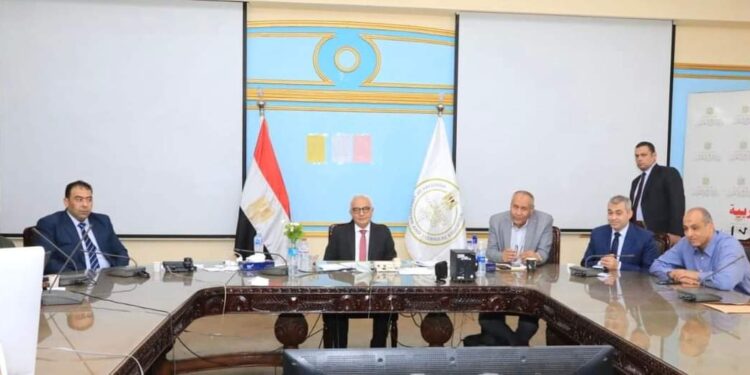 وزير التربية والتعليم يتابع امتحانات الدور الثانى لطلاب الثانوية العامة