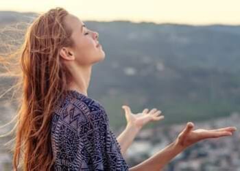 « لعله خير ومتخبي » للشاعرة هدى منصور …