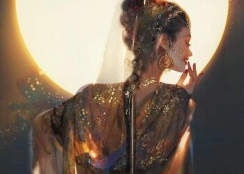 « يلتقطني مدار لايشبه إلا مذاقه » للشاعرة لبنى عبد الله ونوس…