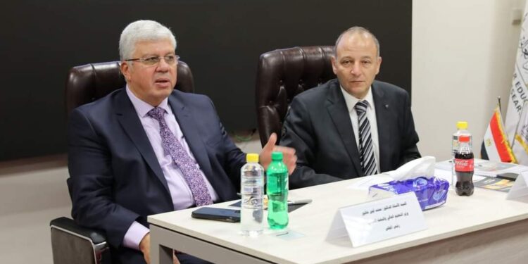 وزير التعليم العالى يرأس اجتماع المجلس الأعلى للتعليم التكنولوجى