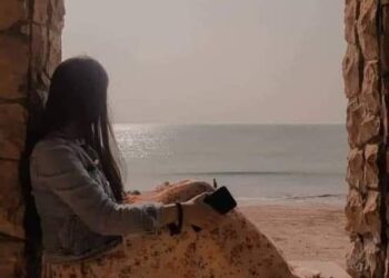 « أنا والبحر » للشاعرة إيمان سعيد …