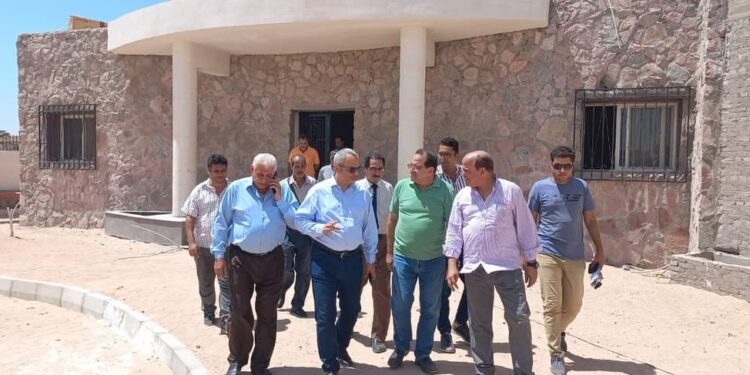 رئيس هيئة قصور الثقافة يتفقد أعمال تطوير المسرح الصيفي بطور سيناء