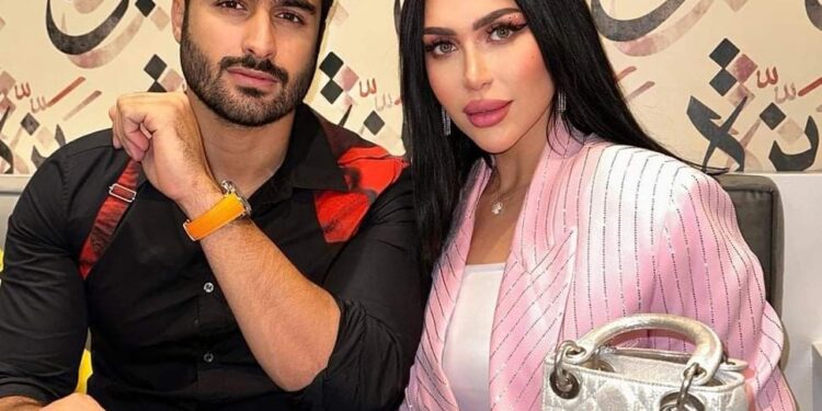 الدكتورة خلود توجه رسالة رومانسية لزوجها وتغير ملامحها يلفت الأنظار