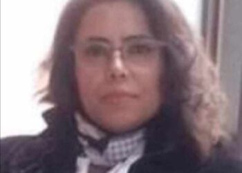 مُسْتَشْهِدًا بالشِّعْرِ