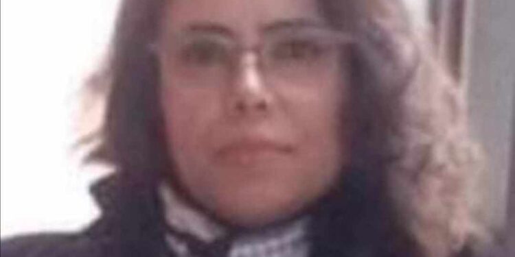 مُسْتَشْهِدًا بالشِّعْرِ