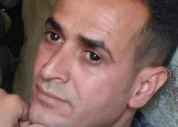 ما زالت أرتدي سوارا