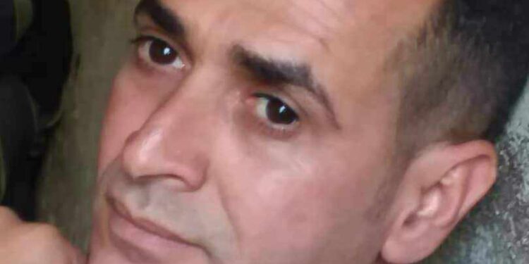 ما زالت أرتدي سوارا