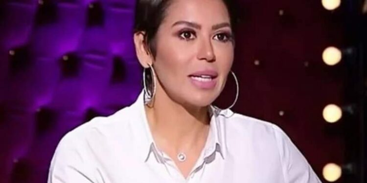 لقاء الخميسي: لم أتخط وفاة والدي أحدثه يوميًا وأسمع صوته