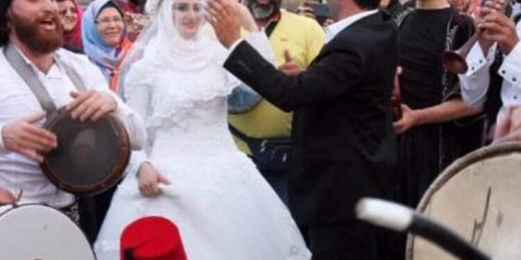 « العروسة » للشاعرة فاطمة البلطجي