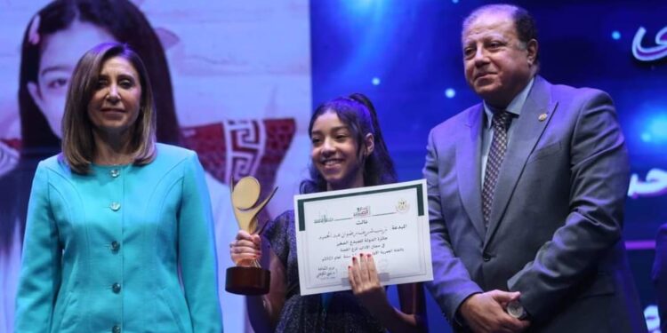 وزيرة الثقافة تُكرم الفائزين بجائزة الدولة للمبدع الصغير