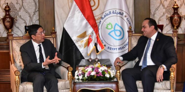 رئيس هيئة الرعاية الصحية: منح وبعثات للعاملين إلى دولة سنغافورة