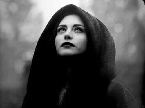 «ربنا يعين كل واحد على حاله » للشاعرة إيمان سعيد