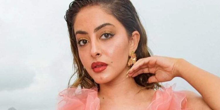 جود عزيز تظهر بجهاز القلب وتكشف طبيعة مرضها للمرة الأولى