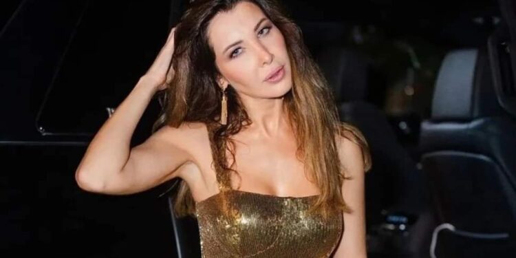 بإطلالة ذهبية: نانسي عجرم في أحدث ظهور لها من نيويورك