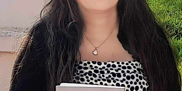 شمسٌ تتمايلُ …