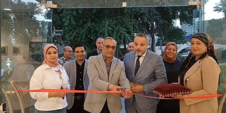 رئيس هيئة قصور الثقافة يفتتح معرض “مراسم رأس البر”