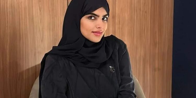 تعليق طريف من سارة الودعاني في لقائها الأول مع كادي الجريسي