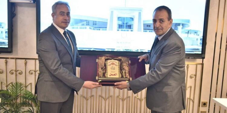 وزير العمل يزور أكبر مجمع للإصدارات الذكية والمؤمنة في الشرق الأوسط..