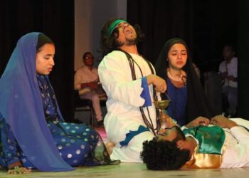 شكاوى الفلاح الفصيح في العرض المسرحي “عباد الشمس” بمهرجان مسرح الهواة