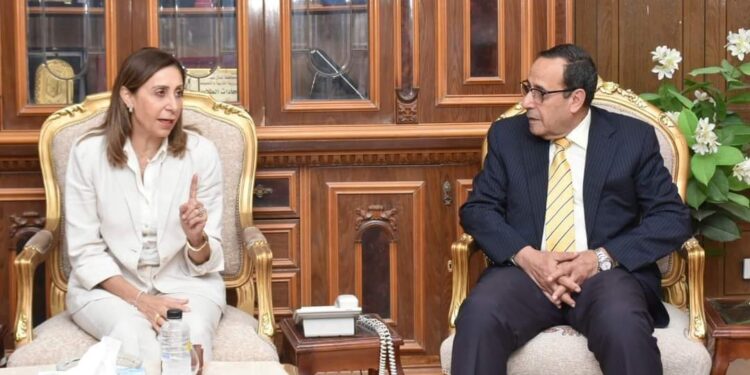 وزيرة الثقافة تلتقي محافظ شمال سيناء لبحث تكثيف الأنشطة