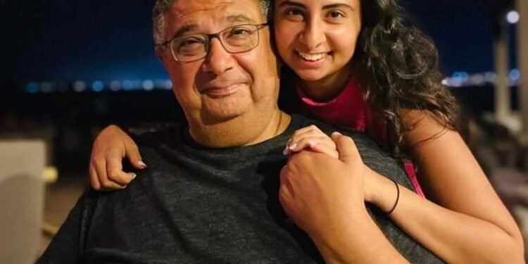 ماجد الكدواني يبكي على الهواء بعد مفاجأة غناء ابنته في صاحبة السعادة