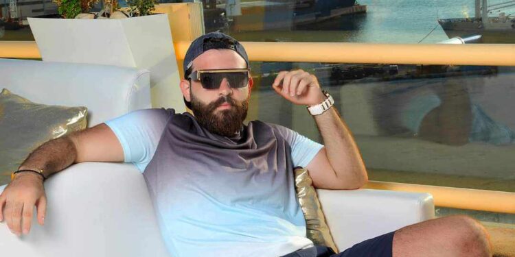 الفنان حيدر احمد يطرح أحدث جلسة تصوير له وما قصته مع ثمن الخيانة