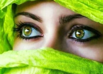 عَيْنَاكِ…..