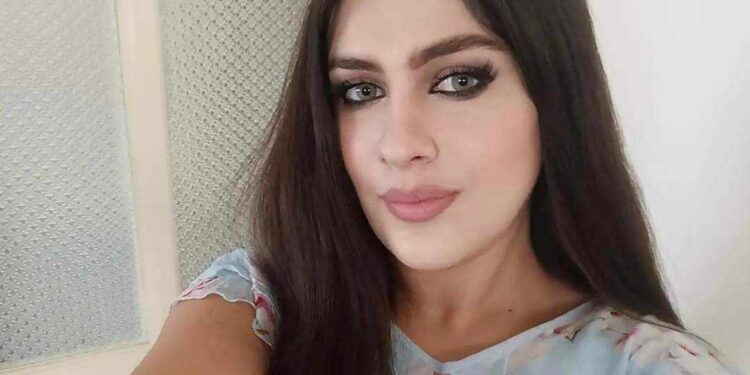 « قافلة الوقت نفتني » للشاعرة آسيا شعيب