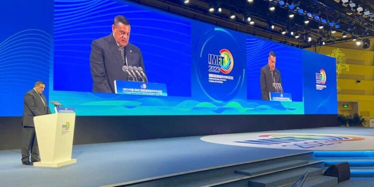 وزير التنمية المحلية يلقي الكلمة الرئيسية في الجلسة الافتتاحية