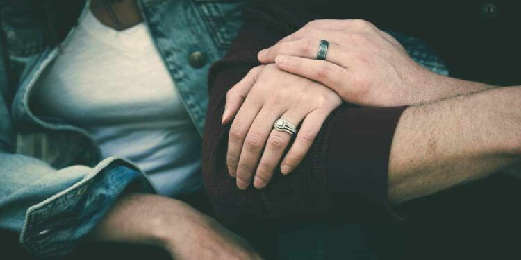 فَـــوْقَ زِنْــدِي” بقلم د. خالد الجلاصي