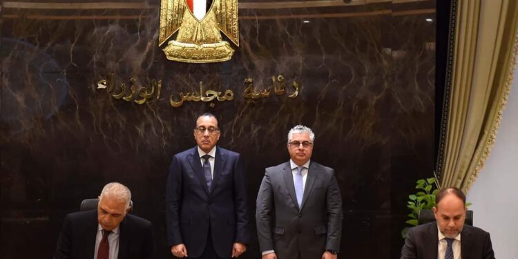 رئيس الوزراء يشهد توقيع عقد إنشاء مصنع إطارات