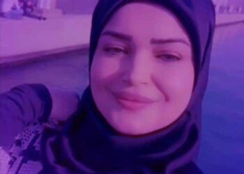 يدُكَ المدى وأنا هناك معلّقٌ …