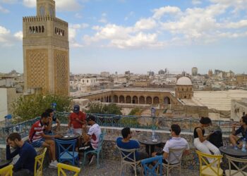 « إنها تونس ياساده » بقلم سعيدة شبّاح