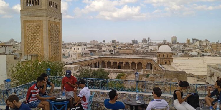 « إنها تونس ياساده » بقلم سعيدة شبّاح